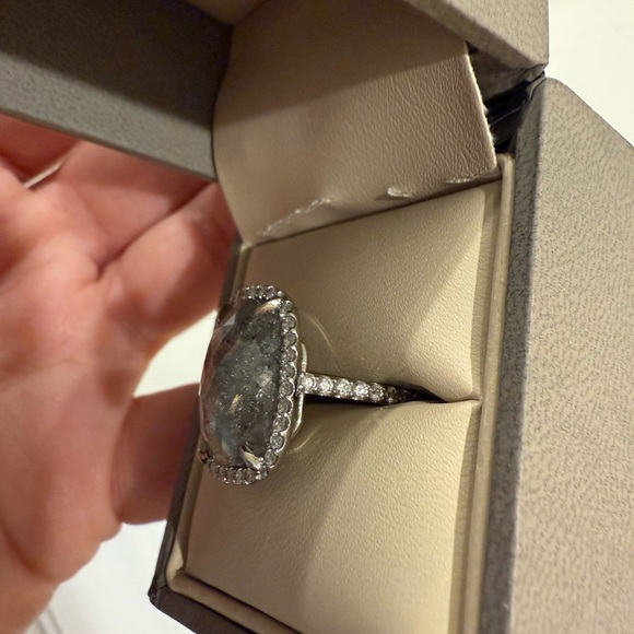 Unique 7.87ct Grey Diamond cushion cut ring with halo. - Picture 5 of 9